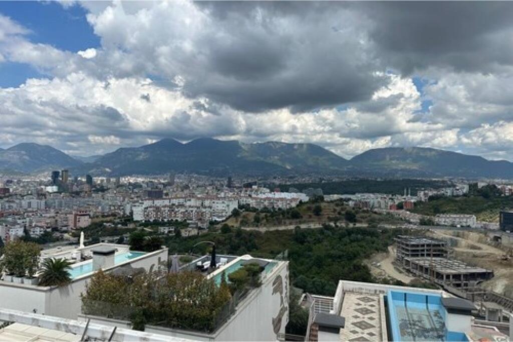Villa for sale in Kodra e Diellit, Tirana, 349 m². Photo 2 of 3