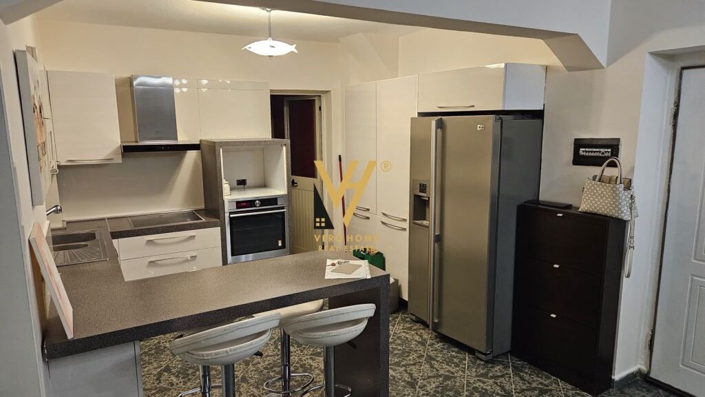 Apartament 2+1 me qera në Rruga e Kavajës, Tiranë, 90 m². Foto 2 nga 3