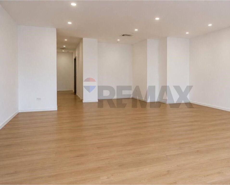 Office for sale in Komuna e Parisit, Tirana, 90 m². Photo 3 of 3