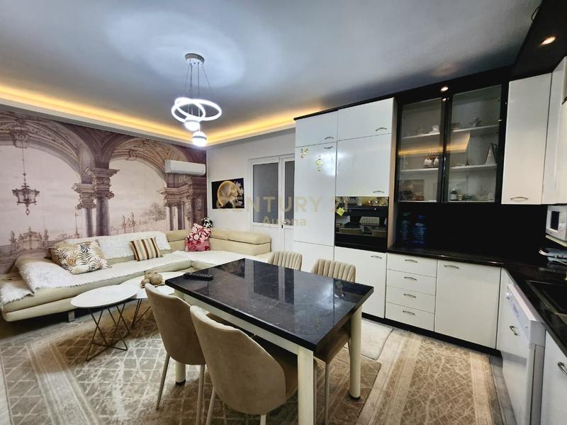 Appartamento 1+1 in vendita a Kuzum Baba, Valona, 130 m²