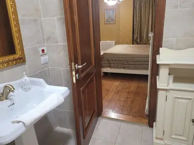 Apartament 4+1 me qera në Rruga Janos Hunyadi, Tiranë, 150 m². Foto 11 nga 12