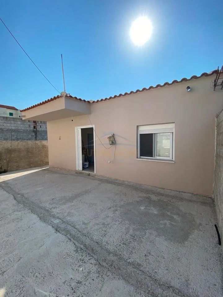 House for sale in Vlorë, 189 m². Photo 1 of 8