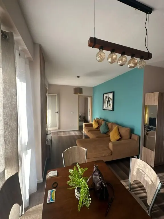 Apartament 1+1 me qera në Kompleksi Delijorgji, Tiranë, 65 m²