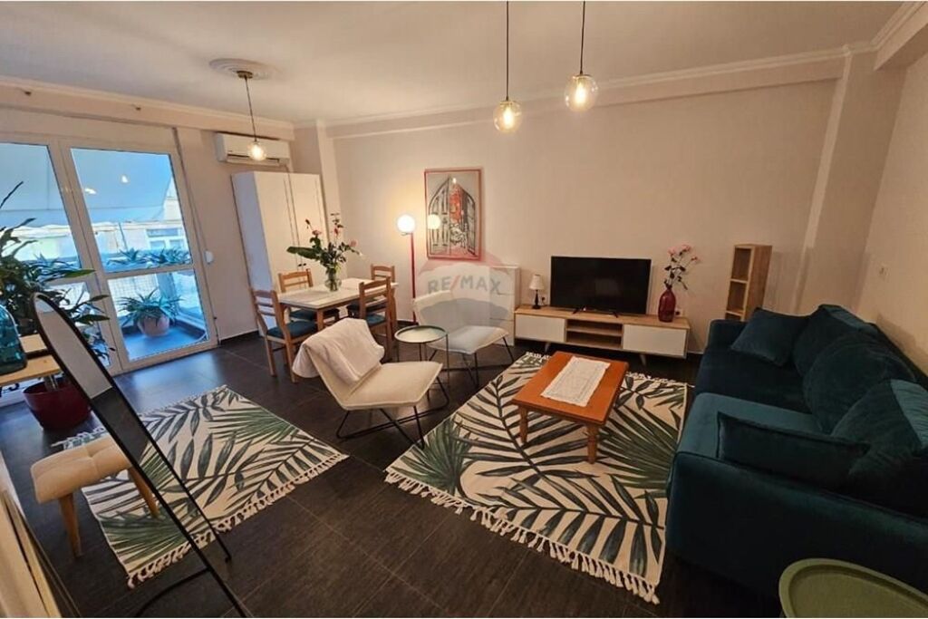 Apartment for sale in Rruga e Barrikadave, Tirana, 95 m². Photo 1 of 3