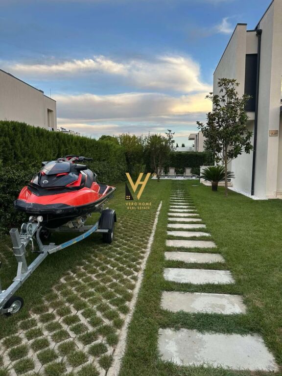 Vilë në shitje në Hamallaj, Durrës, 450 m². Foto 3 nga 3