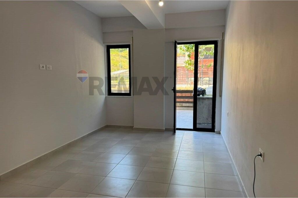 Appartamento in vendita a Kodra e Diellit, Tirana, 121 m². Foto 2 di 3