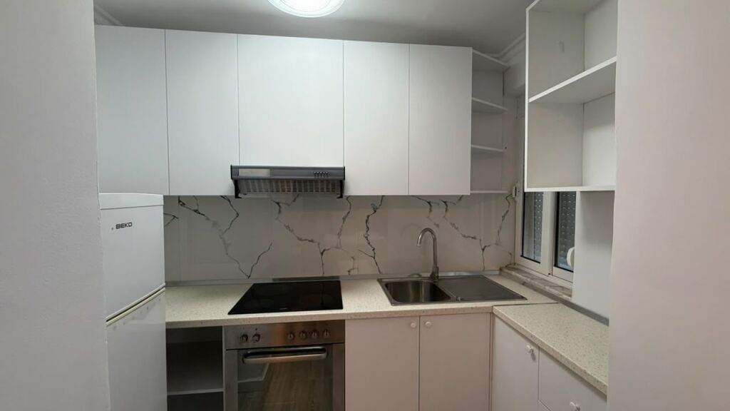 Apartment 1+1 for sale in Shkolla e Bashkuar, Tirana, 56 m². Photo 3 of 3