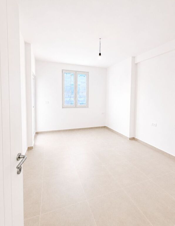 Apartment 1+1 for sale in Flower Garden, Golem, 61 m². Photo 2 of 3