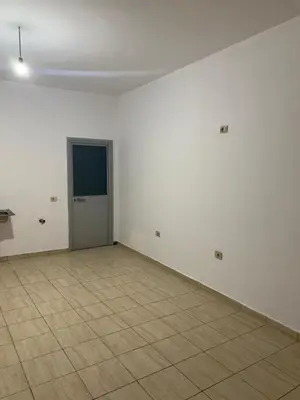 Negozio in affitto a Kamza, 30 m². Foto 1 di 3