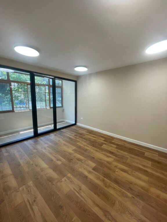 Locale commerciale in affitto a Rruga e Kosovarëve, Tirana, 110 m². Foto 2 di 3