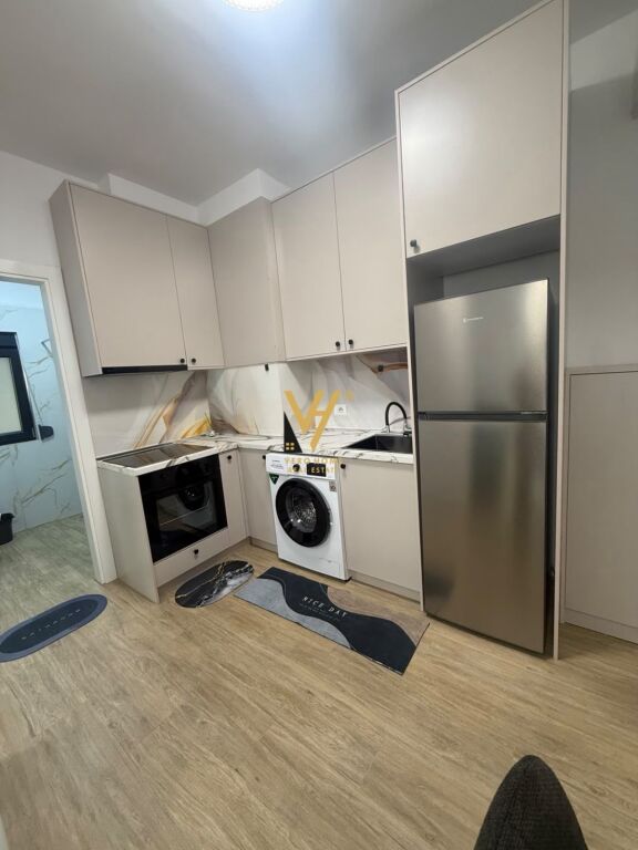 Apartament 1+1 me qera në Rruga 5 Maji, Tiranë, 50 m². Foto 2 nga 3