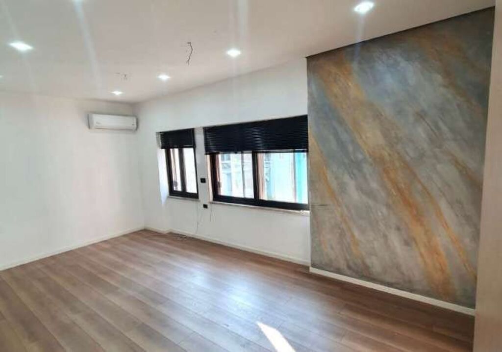 Commercial space for rent in Blloku, Tirana, 80 m². Photo 2 of 3