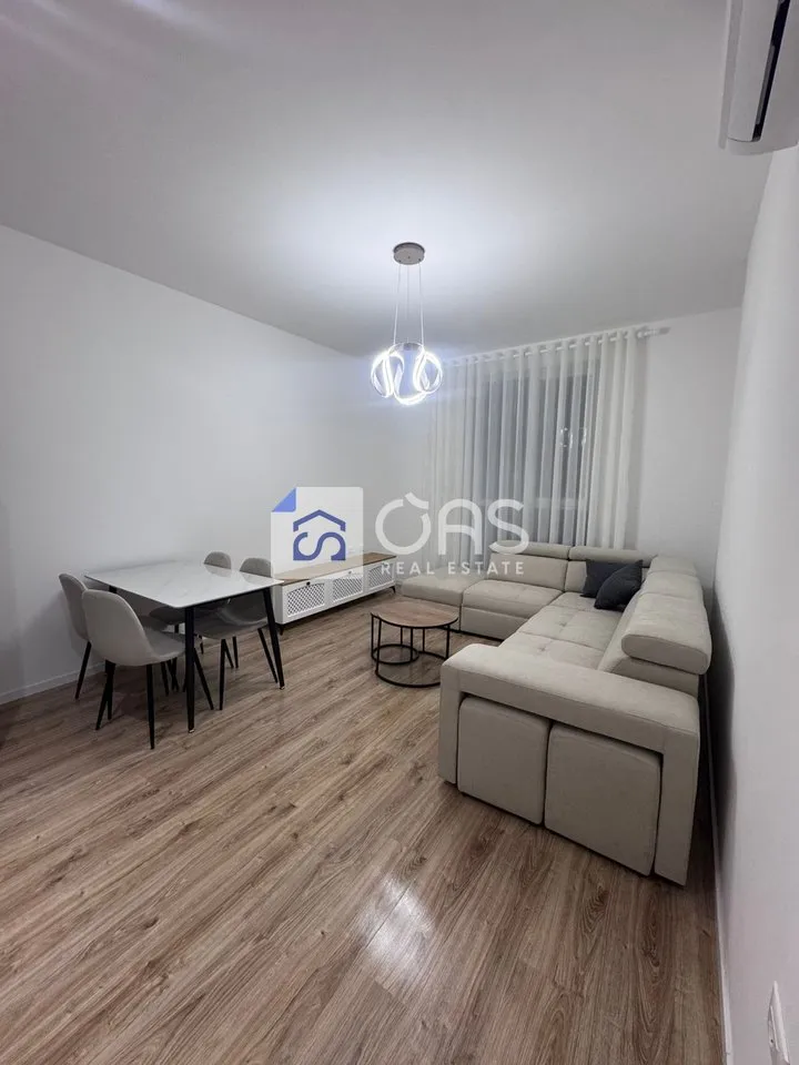 Apartament 1+1 me qera në Siri Kodra, Tiranë, 65 m². Foto 1 nga 4
