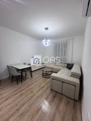 Apartament 1+1 me qera në Siri Kodra, Tiranë, 65 m². Foto 1 nga 4