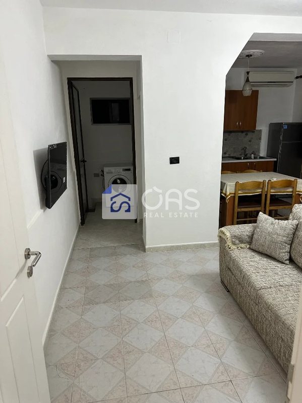 Garsoniere me qera në Komuna e Parisit, Tiranë, 45 m²