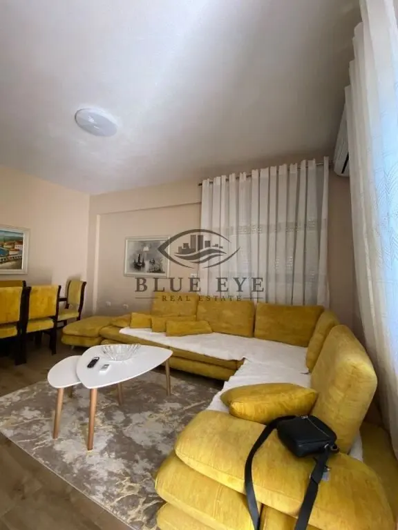 Appartamento 2+1 in affitto a Gjykata e Rrethit Gjyqësor Durrës Seksioni Penal, Durazzo, 80 m²