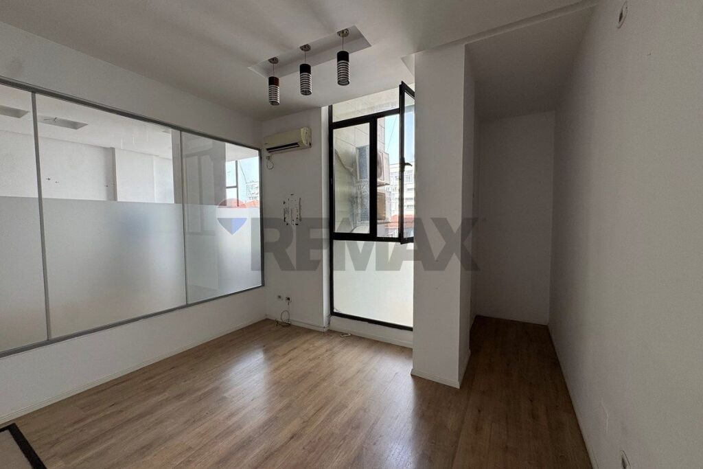 Office for rent in Komuna e Parisit, Tirana, 70 m². Photo 2 of 3