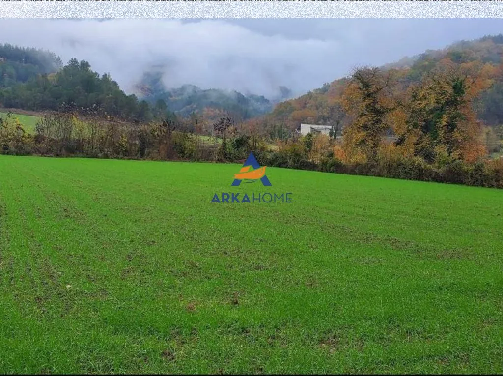 Tokë në shitje në Petrelë, Tiranë, 3 500 m². Foto 1 nga 1