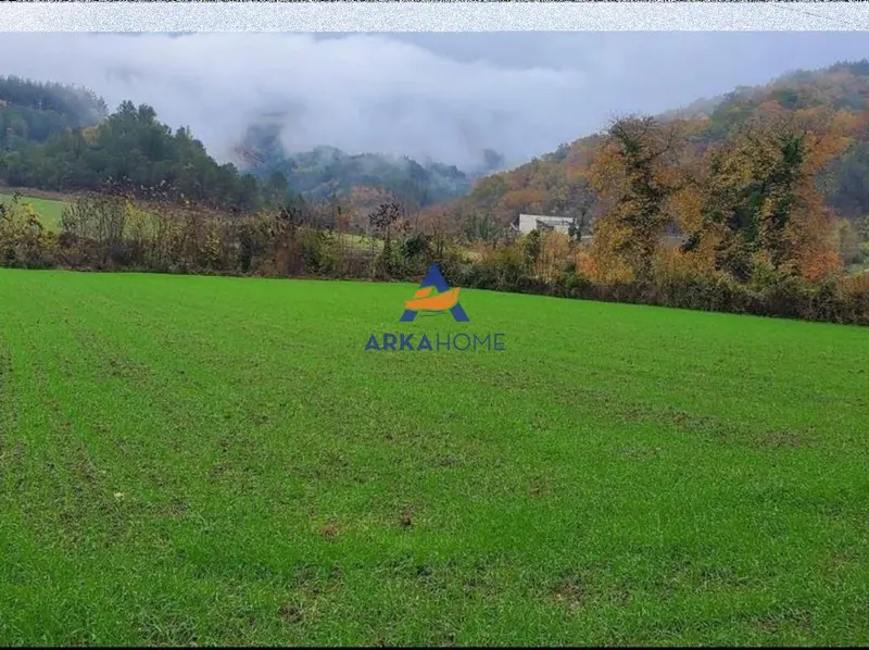 Terreno in vendita a Petrelë, Tirana, 3.500 m²