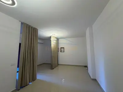 Ambient biznesi me qera në Rruga e Kavajës, Tiranë, 80 m². Foto 5 nga 10