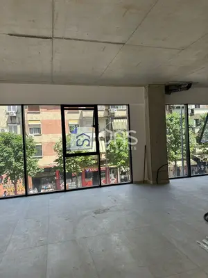 Ufficio in affitto a Rruga e Barrikadave, Tirana, 365 m². Foto 7 di 11