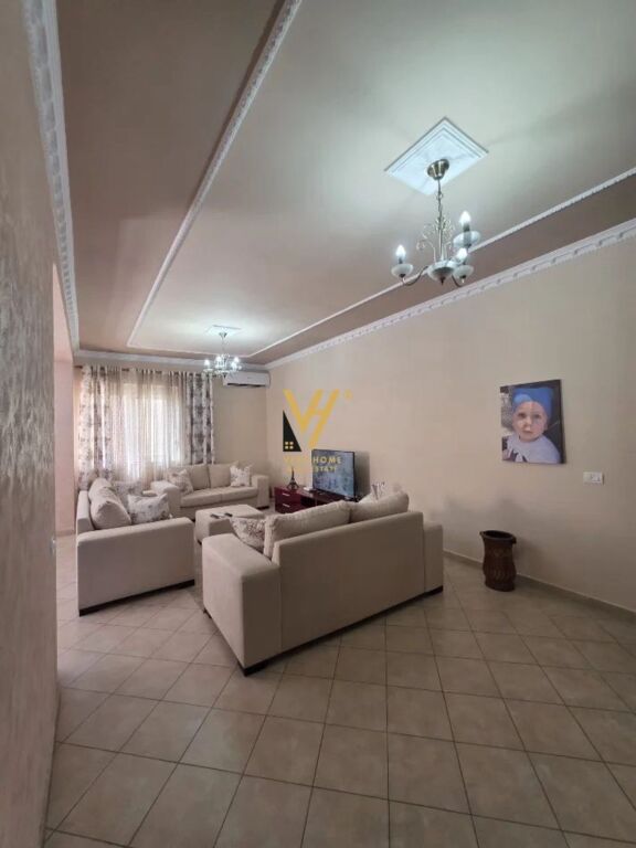 Penthouse 3+1 me qera në Astir, Tiranë, 220 m². Foto 3 nga 3