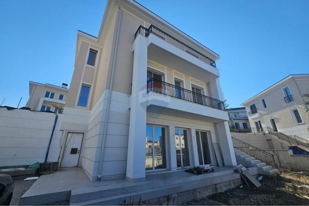 Villa for sale in TEG, Tirana, 713 m². Photo 3 of 3