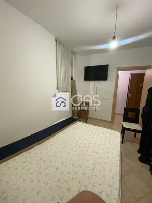 Apartament 1+1 me qera në Komuna e Parisit, Tiranë, 55 m². Foto 2 nga 7