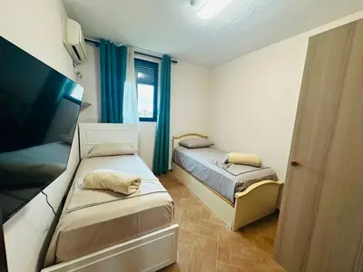 Apartament 4+1 me qera në Rruga e Durrësit, Tiranë, 250 m². Foto 8 nga 10