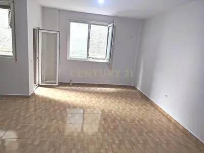 Studio for sale in Qendër, Shkodër, 80 m². Photo 3 of 5