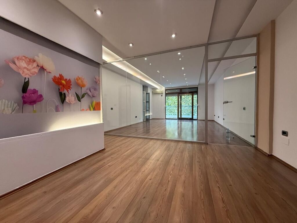 Office for rent in Myslym Shyri, Tirana, 118 m². Photo 1 of 3