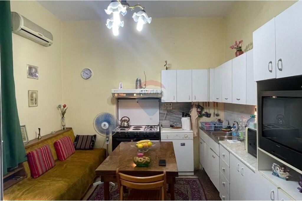 Apartment for sale in Bulevardi Bajram Curri, Tirana, 79 m². Photo 2 of 3