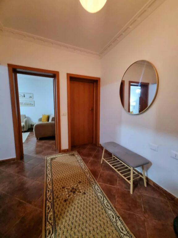 Apartament 2+1 me qera në Rruga e Elbasanit, Tiranë, 100 m². Foto 4 nga 7