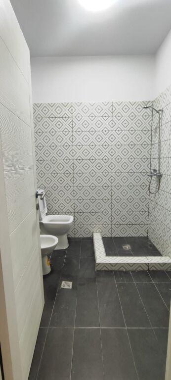 Apartament 2+1 me qera në Linzë, Tiranë, 80 m². Foto 3 nga 8