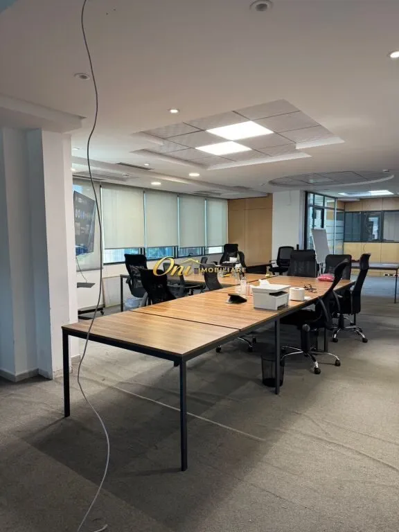 Zyrë me qera në Bulevardi Deshmoret e Kombit, Tiranë, 228 m². Foto 1 nga 5