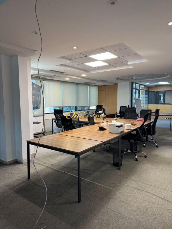 Ufficio in affitto a Bulevardi Deshmoret e Kombit, Tirana, 228 m²