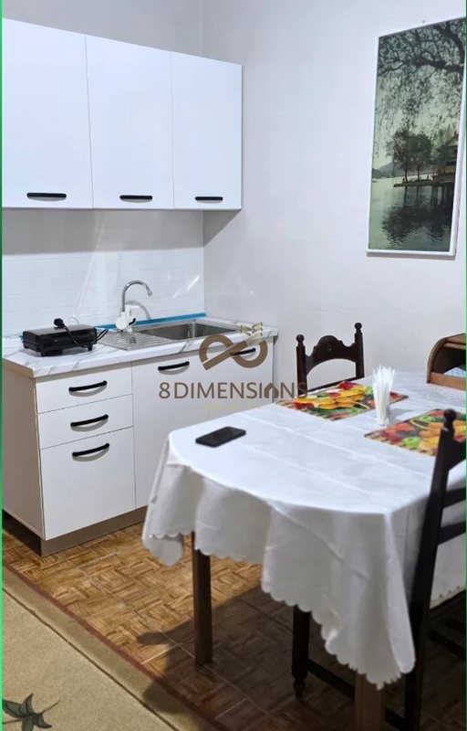 Magazzino 1+1 in affitto a Restorant Durrësi, Tirana, 80 m²
