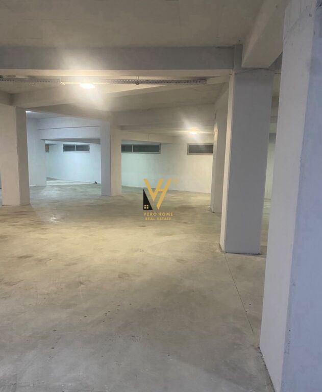 Magazinë me qera në Unaza e Re, Tiranë, 300 m²