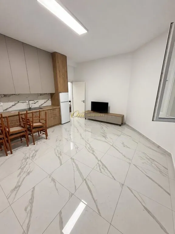 Ufficio in affitto a Rruga e Elbasanit, Tirana, 70 m². Foto 1 di 5