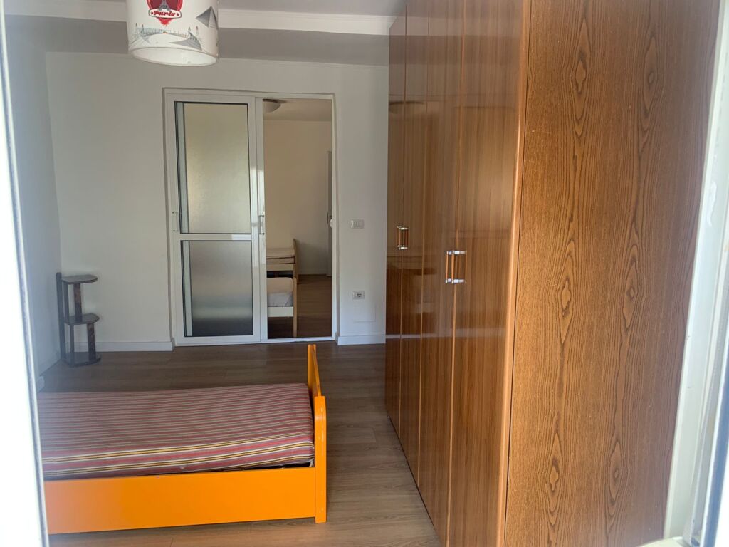 Appartamento 2+1 in affitto a Rruga Fortuzi, Tirana, 70 m². Foto 2 di 3