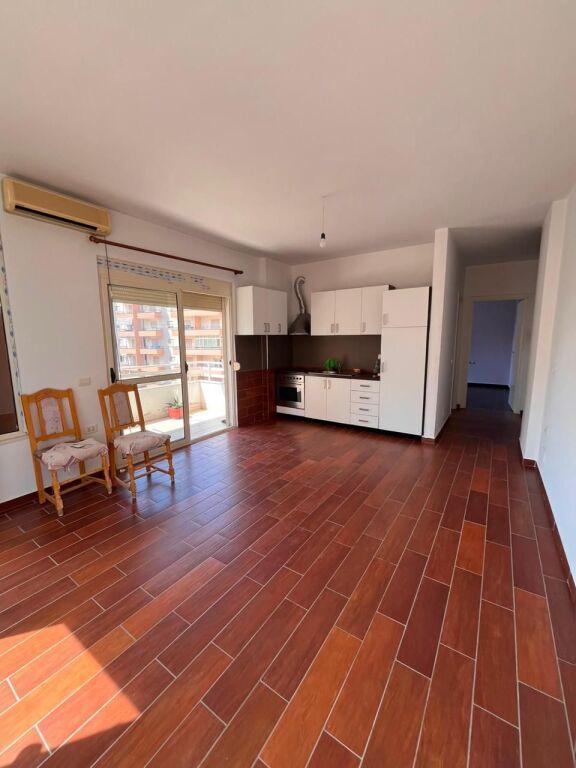 Apartament 2+1 në shitje në Rruga Dervish Ali Dukati, Vlorë, 90 m². Foto 2 nga 8