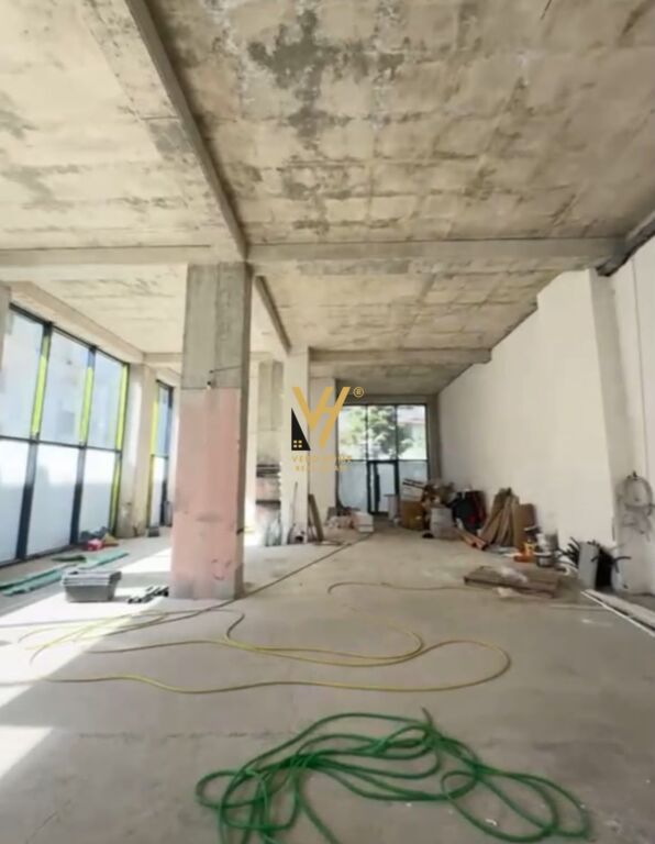 Ambient biznesi me qera në Rruga e Kavajës, Tiranë, 264 m². Foto 1 nga 2