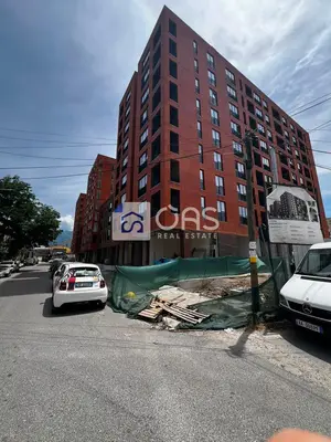Posto auto in vendita a Frigoriferi, Tirana, 20 m². Foto 1 di 3