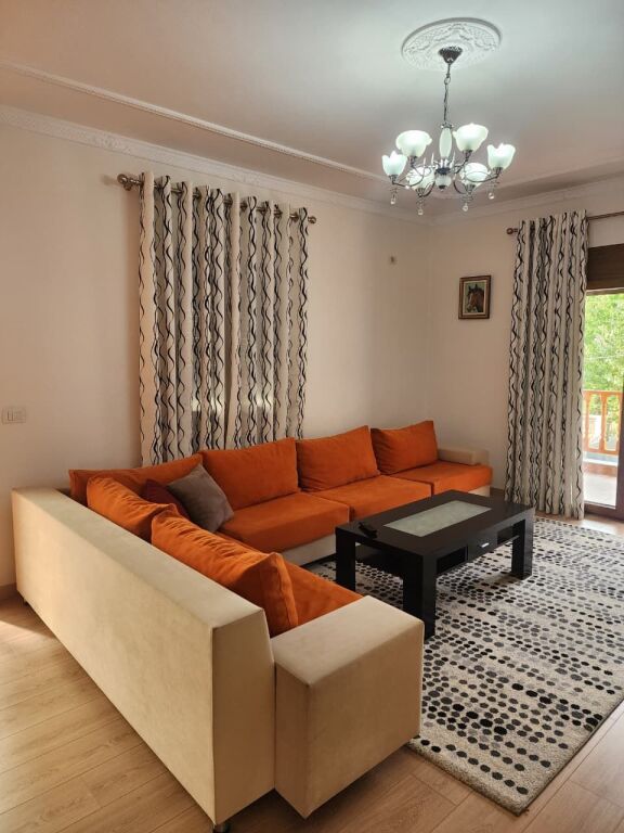 Villa for rent in Rruga Hasan Prishtina, Tirana, 100 m²