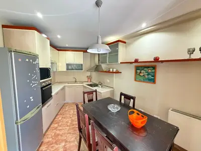 Apartament 2+1 me qera në Rruga Fortuzi, Tiranë, 125 m². Foto 2 nga 6