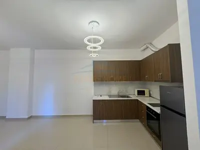 Ambient biznesi me qera në Rruga e Kavajës, Tiranë, 80 m². Foto 4 nga 10