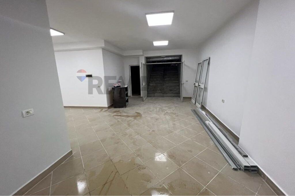 Shop for sale in Tregu Elektrik, Tirana, 300 m²