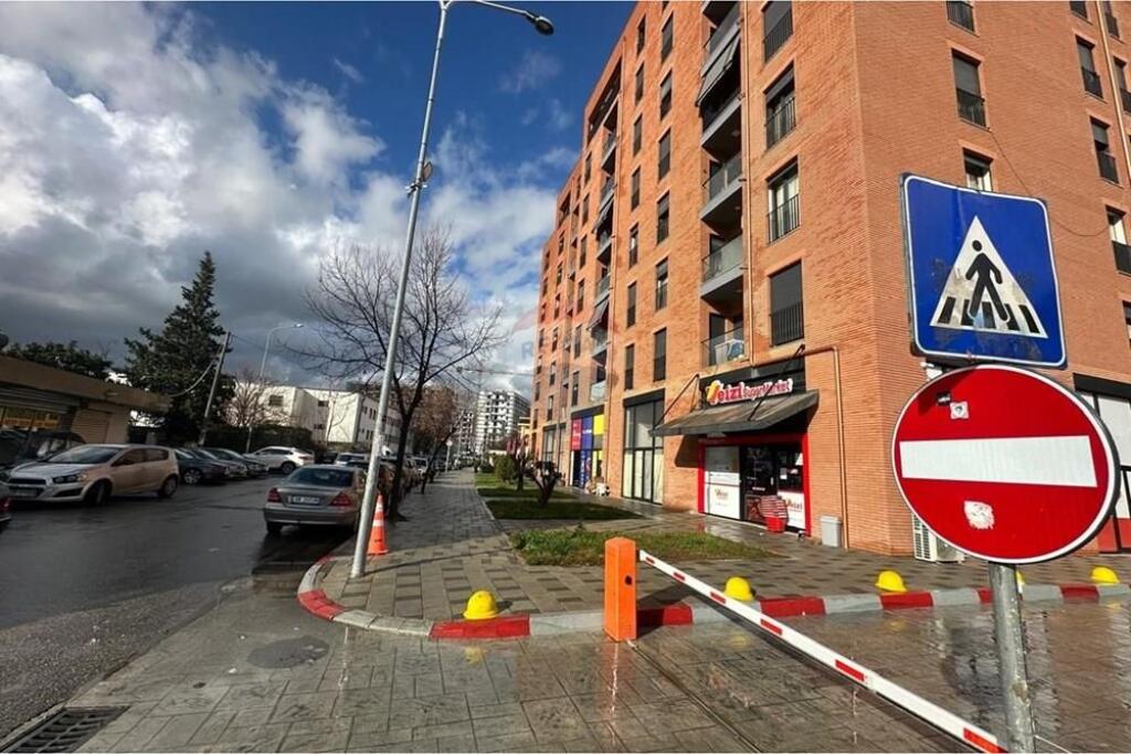 Negozio in vendita a Porcelan, Tirana, 117 m²