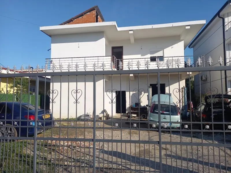 Shtëpi private në shitje në Rruga OSBE, Kamëz, 280 m²
