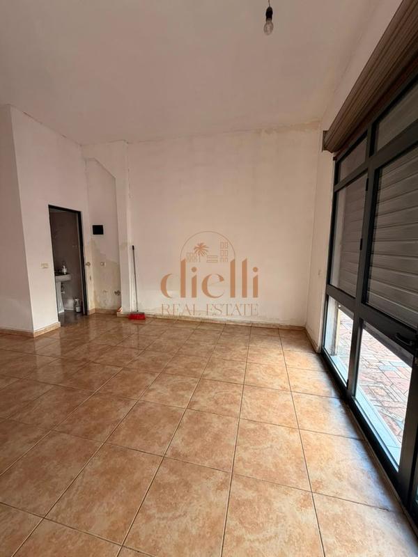Locale commerciale in vendita a Stacioni i Trenit, Durazzo, 32 m²